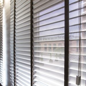 ŻALUZJE ALUMINIOWE Producent żaluzji aluminiowych 16mm, 25mm, 50mm, żaluzje aluminiowe venus, żaluzje z linkami i żyłkami, żaluzje aluminiowe perforowane z taśmą 1